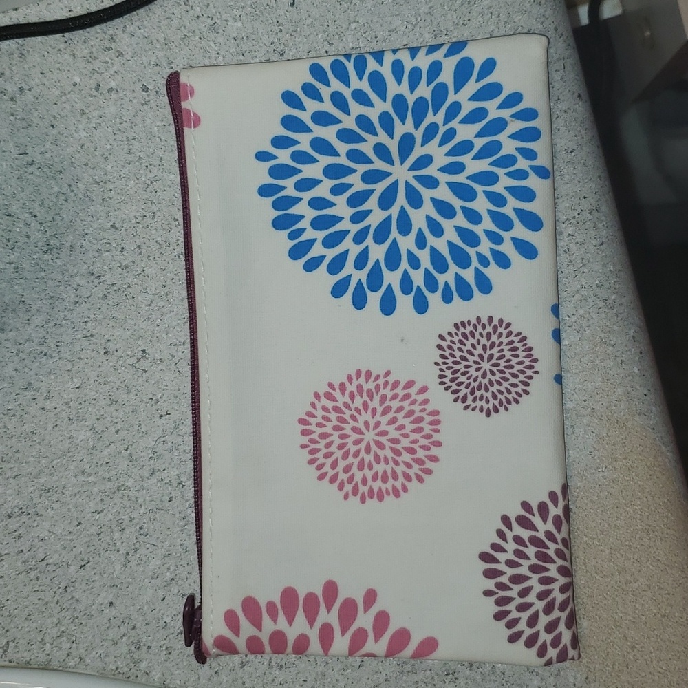 New Ipsy Floral Zippered Makeup Bag Medoum Size